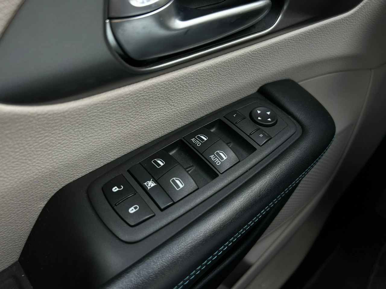 Chrysler Pacifica - Zdjęcie 30