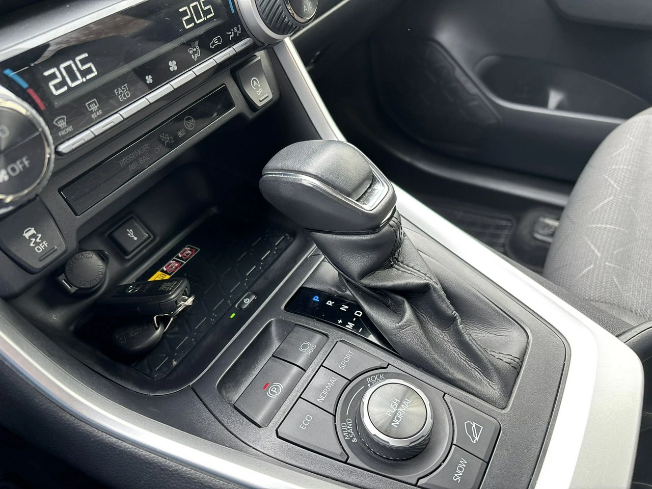 Toyota RAV-4 - Zdjęcie 21