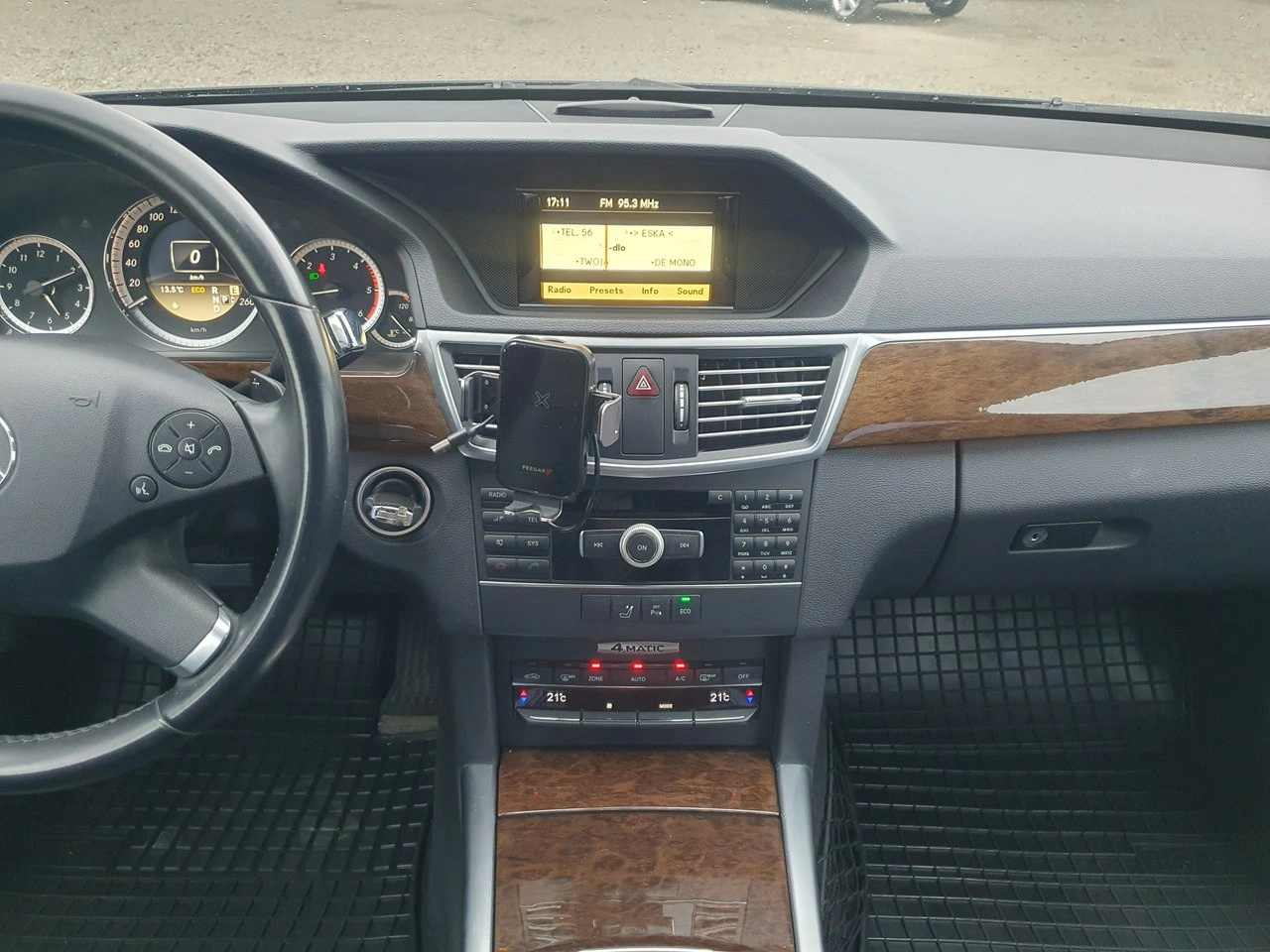 Mercedes E 250 - Zdjęcie 28