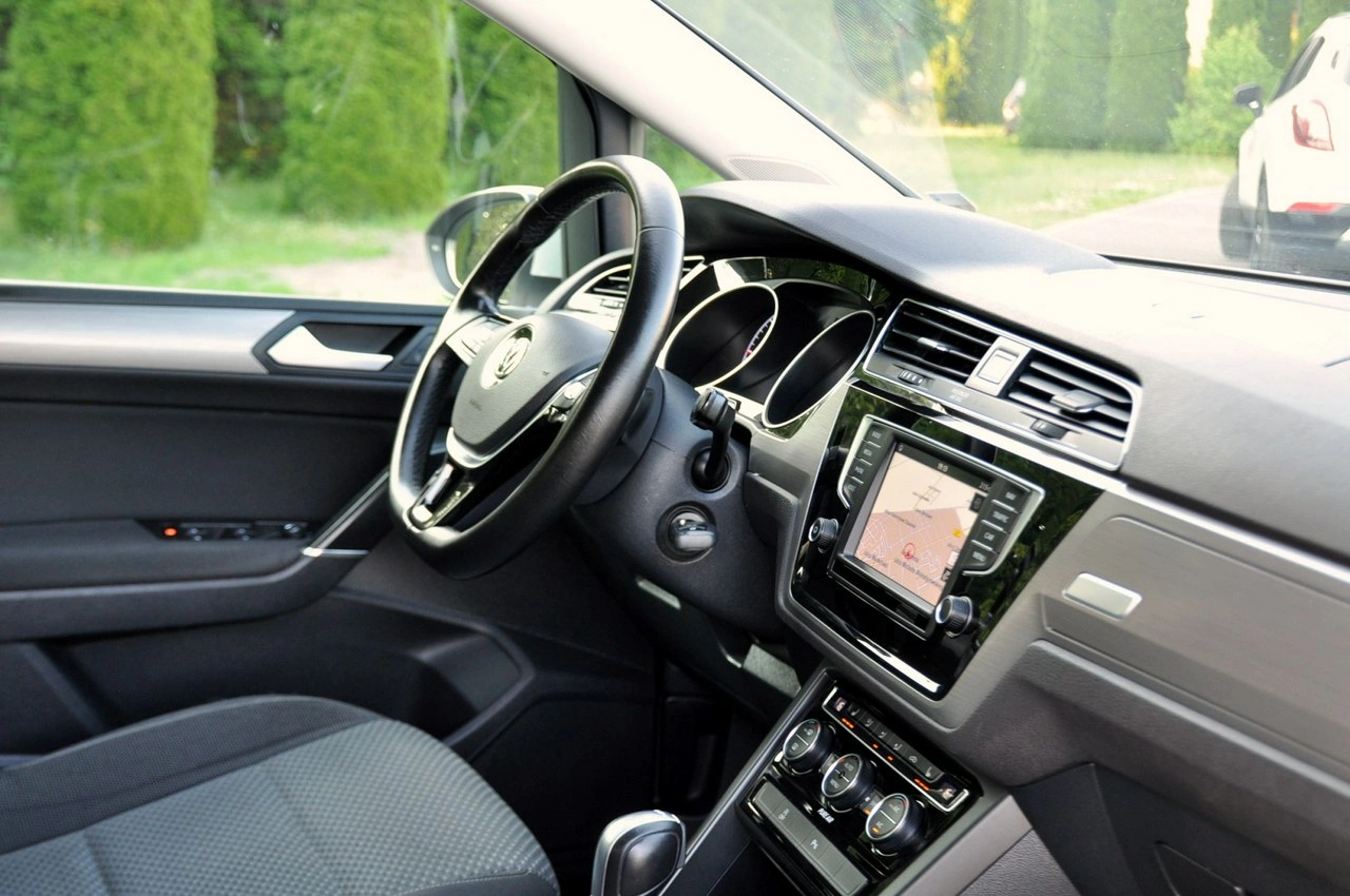 Volkswagen Touran - Zdjęcie 17