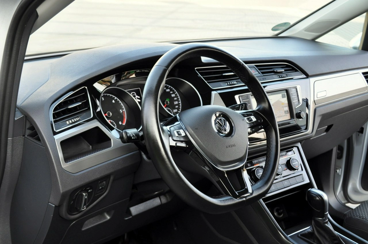 Volkswagen Touran - Zdjęcie 22