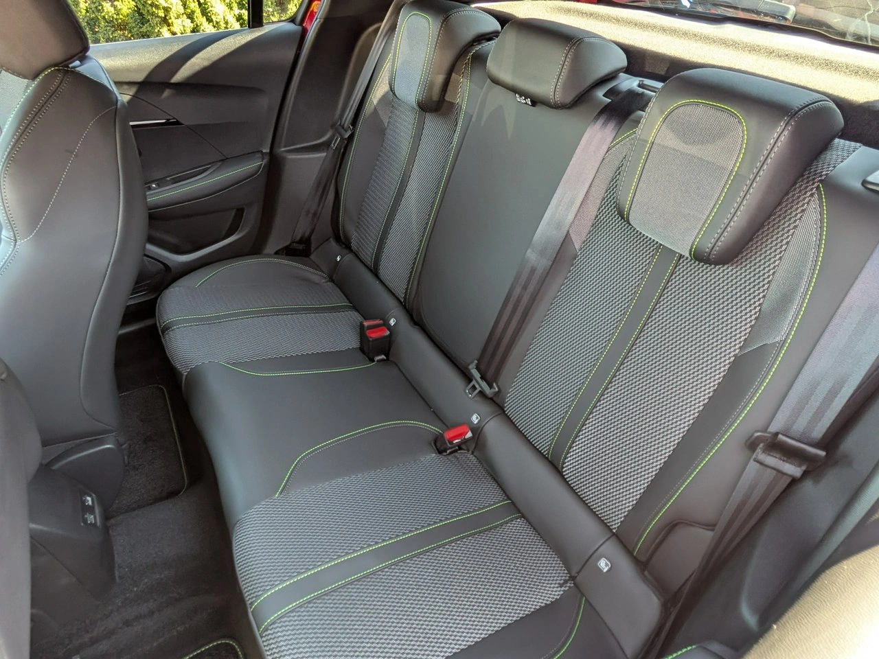 Peugeot 208 - Zdjęcie 12