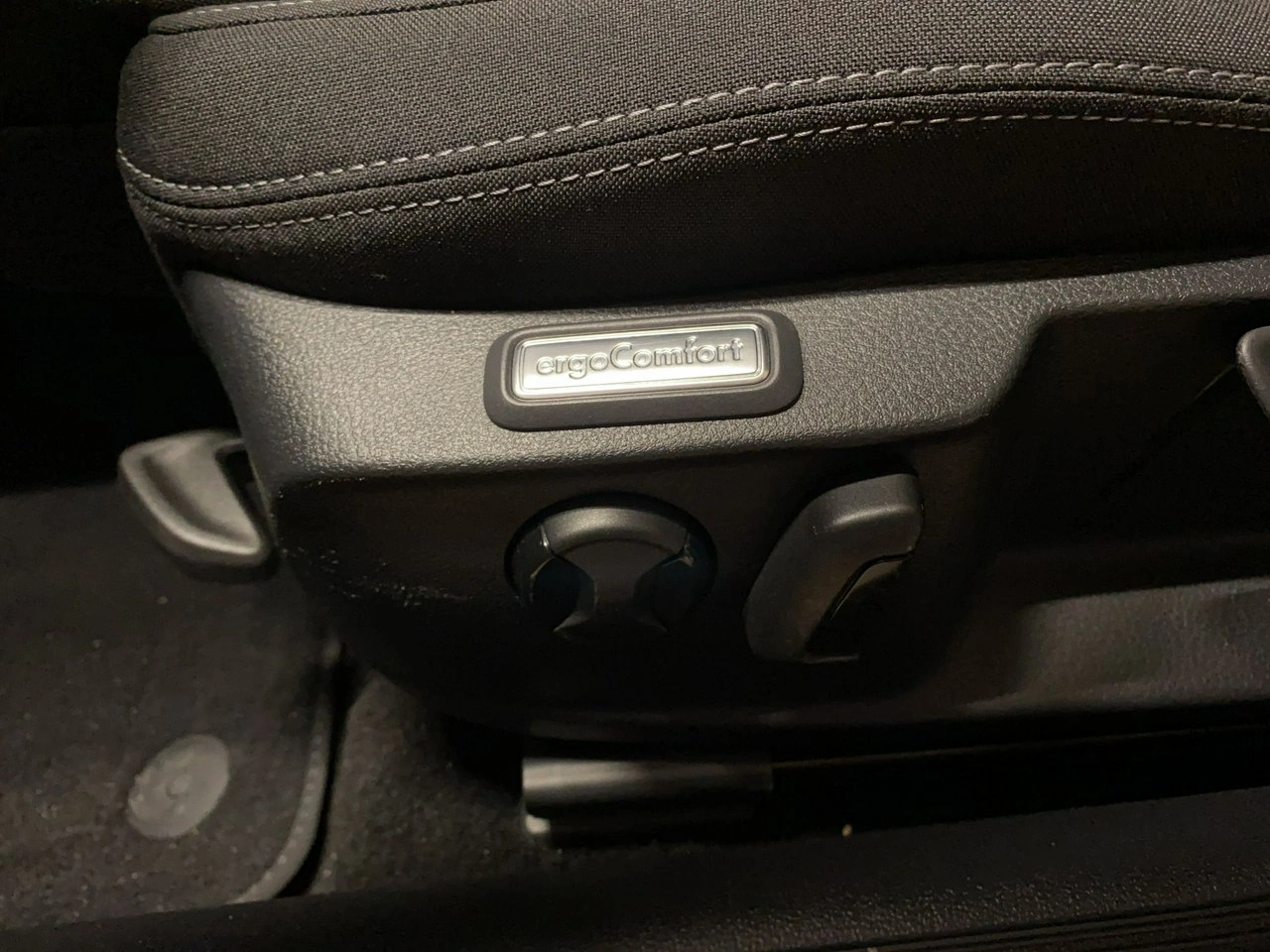 Volkswagen Passat Variant - Zdjęcie 13