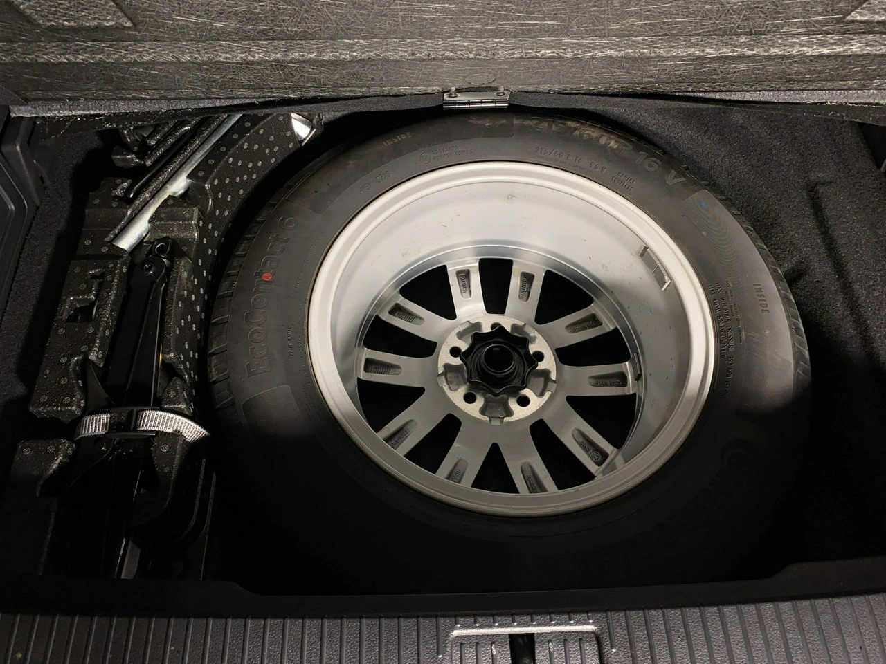 Volkswagen Passat Variant - Zdjęcie 18