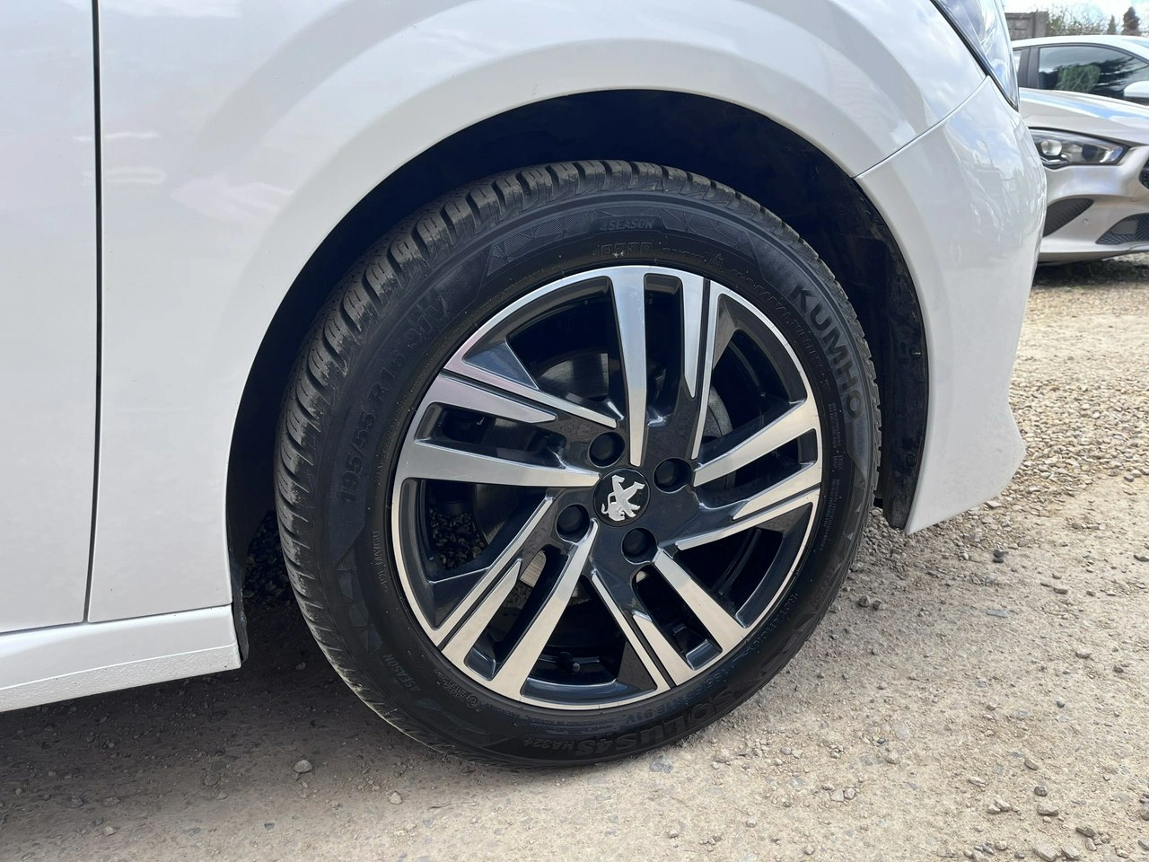 Peugeot 208 - Zdjęcie 12