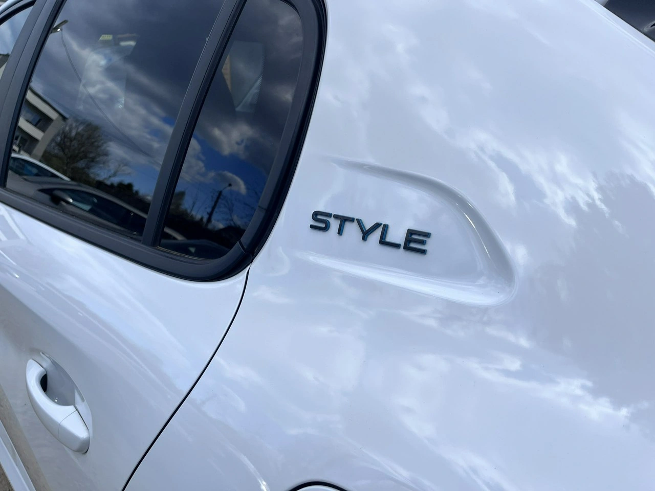 Peugeot 208 - Zdjęcie 14