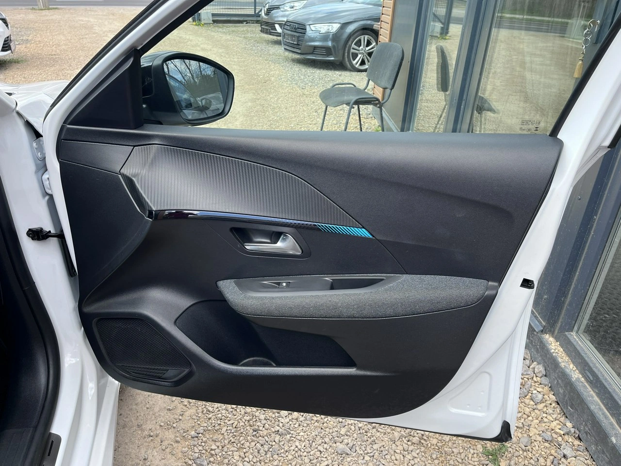 Peugeot 208 - Zdjęcie 23