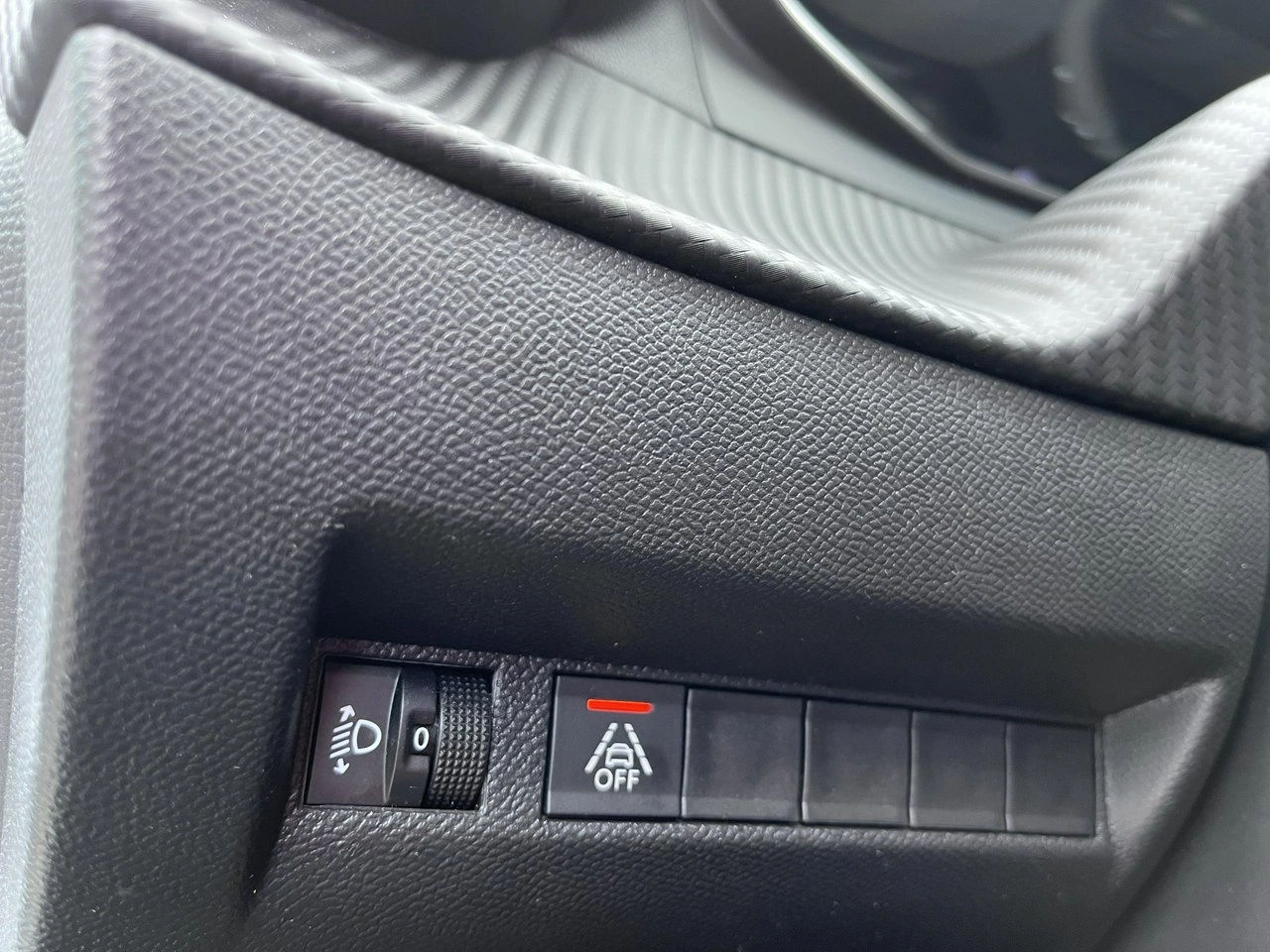 Peugeot 208 - Zdjęcie 28