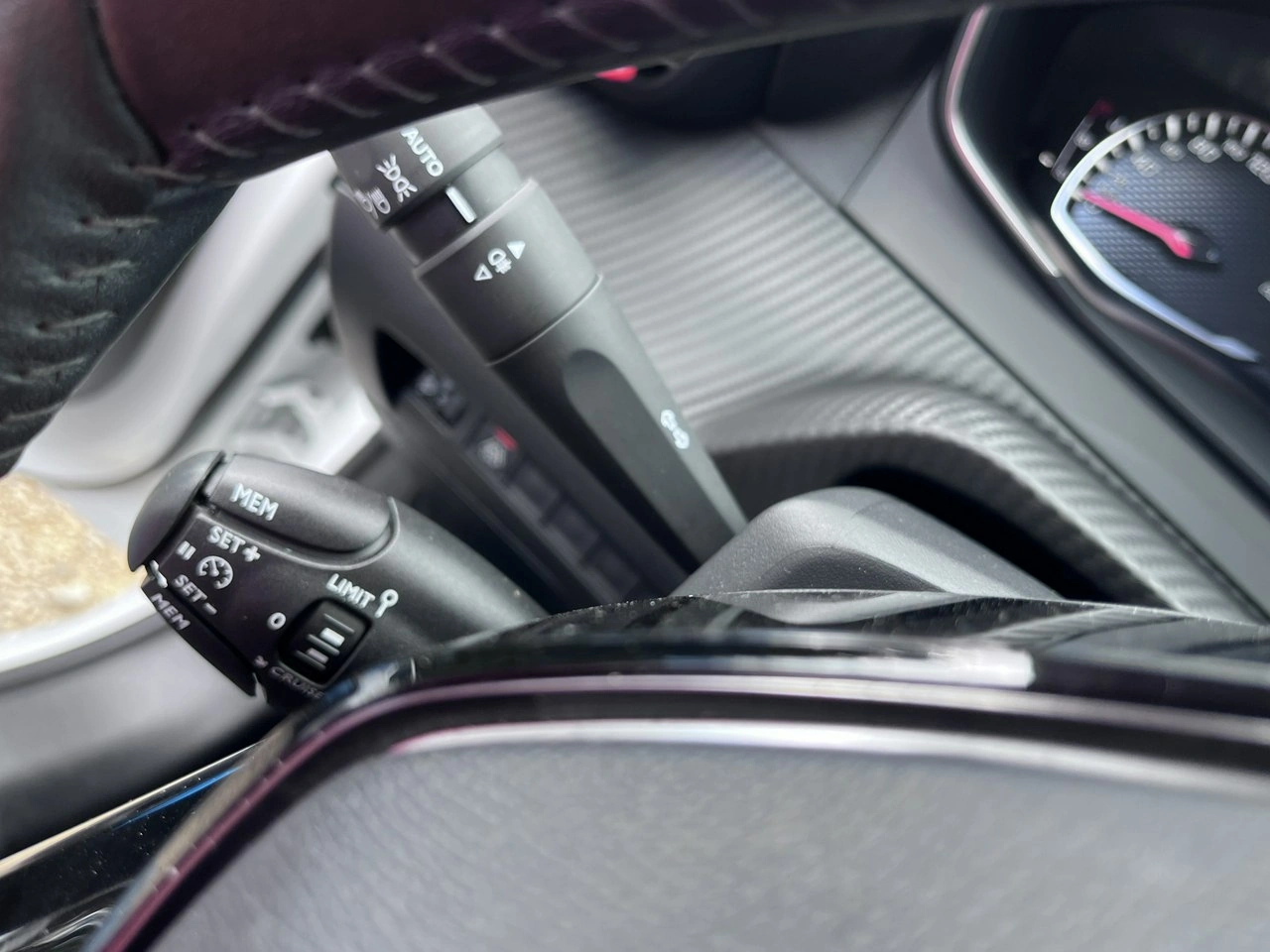 Peugeot 208 - Zdjęcie 29