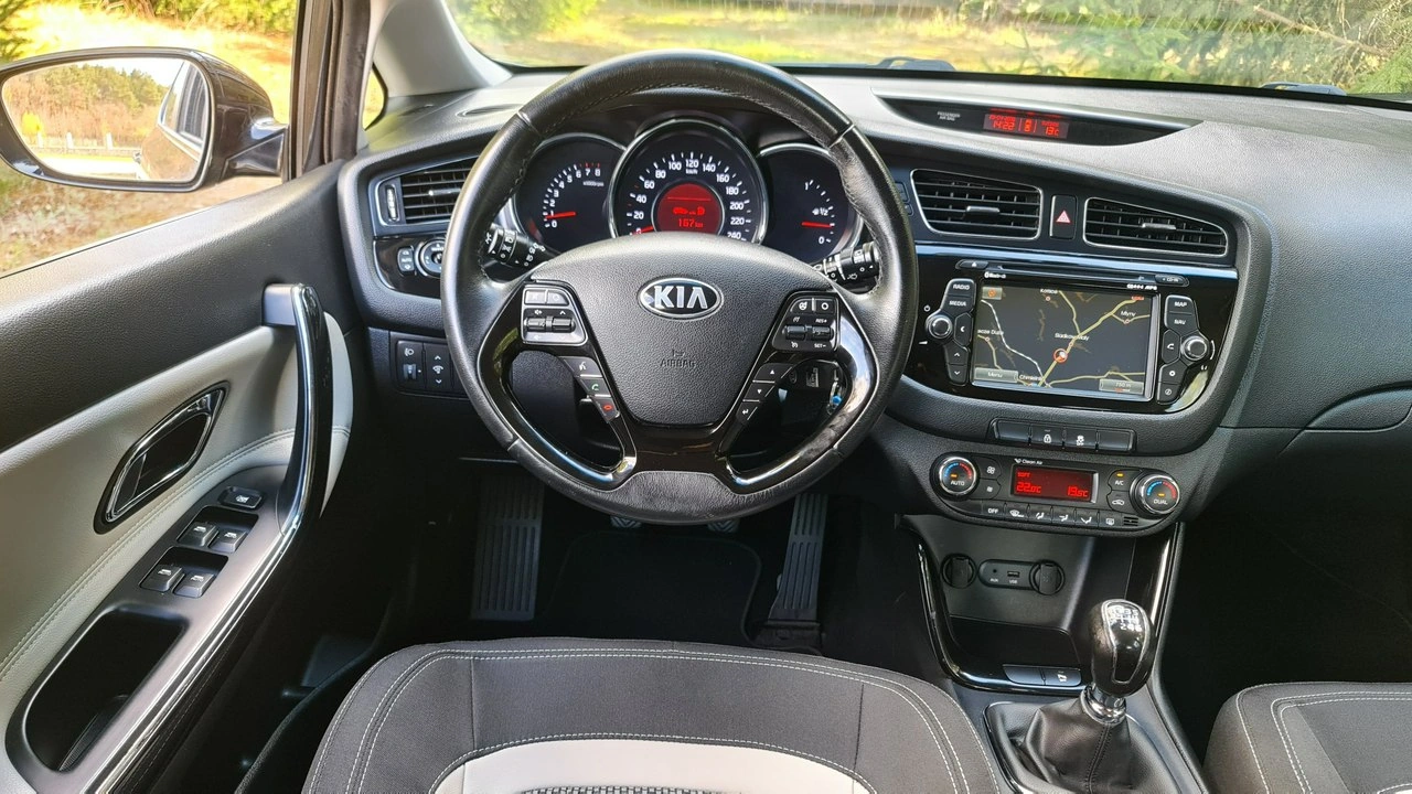 Kia Ceed - Zdjęcie 15