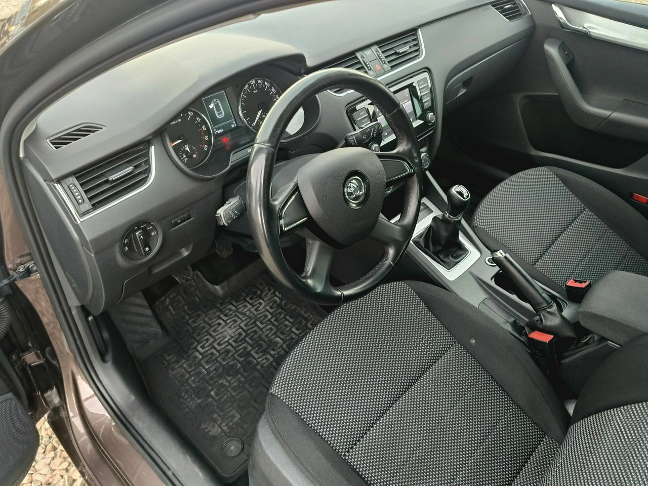 Skoda Octavia - Zdjęcie 11