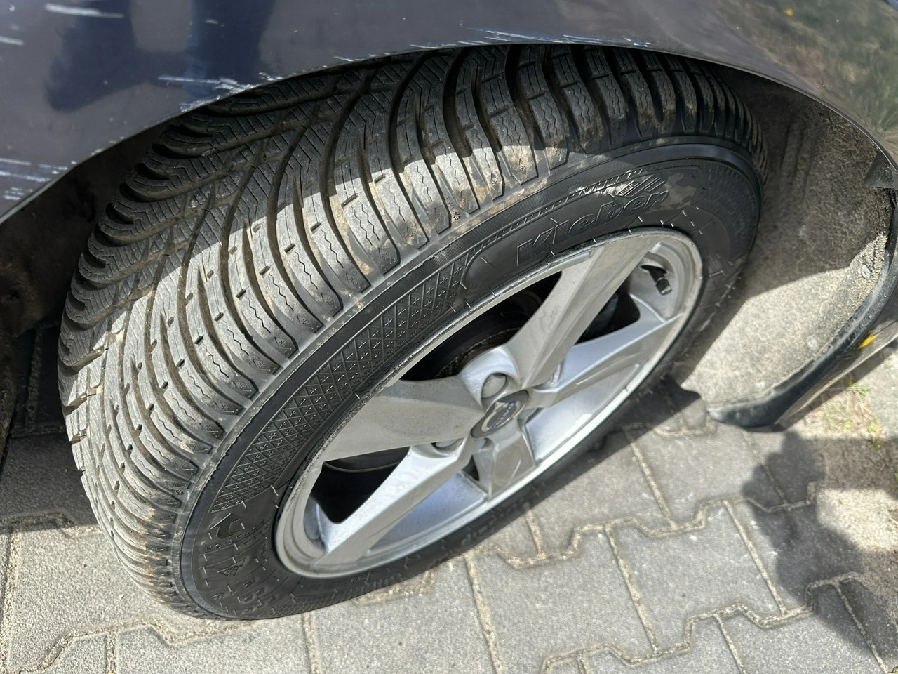 Volvo V40 - Zdjęcie 23