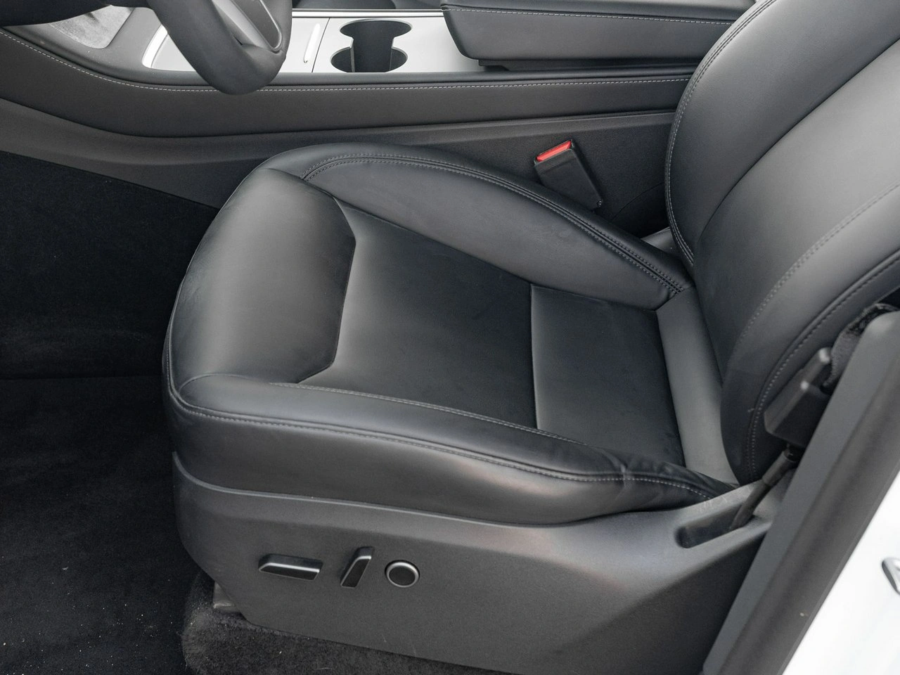 Tesla Y - Zdjęcie 11