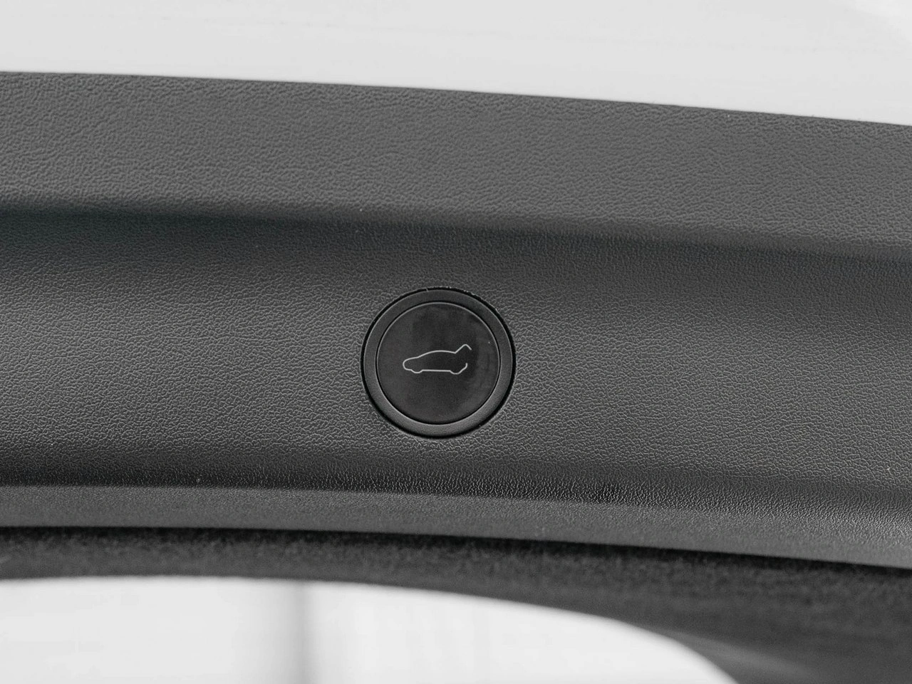 Tesla Y - Zdjęcie 24