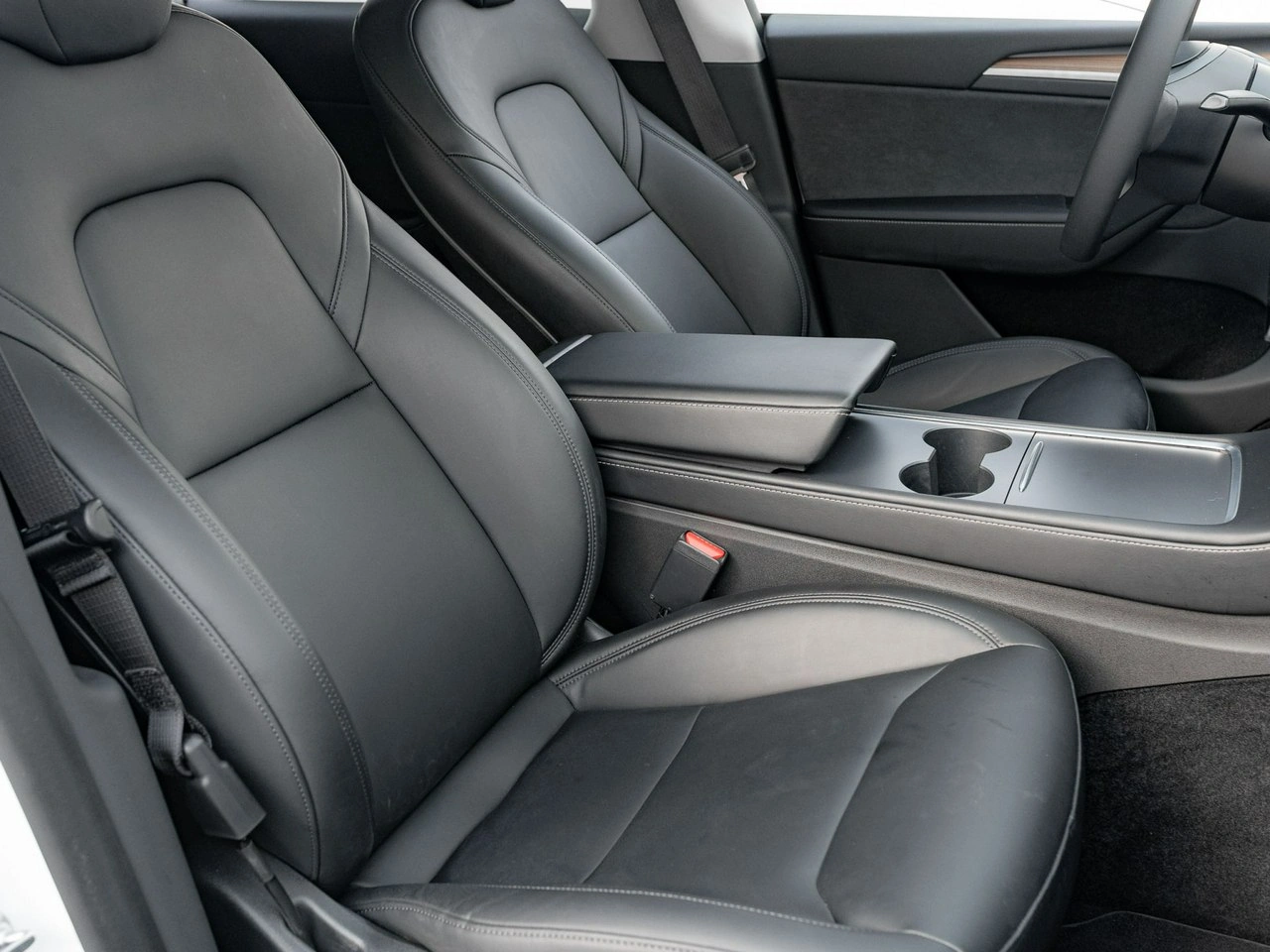 Tesla Y - Zdjęcie 25