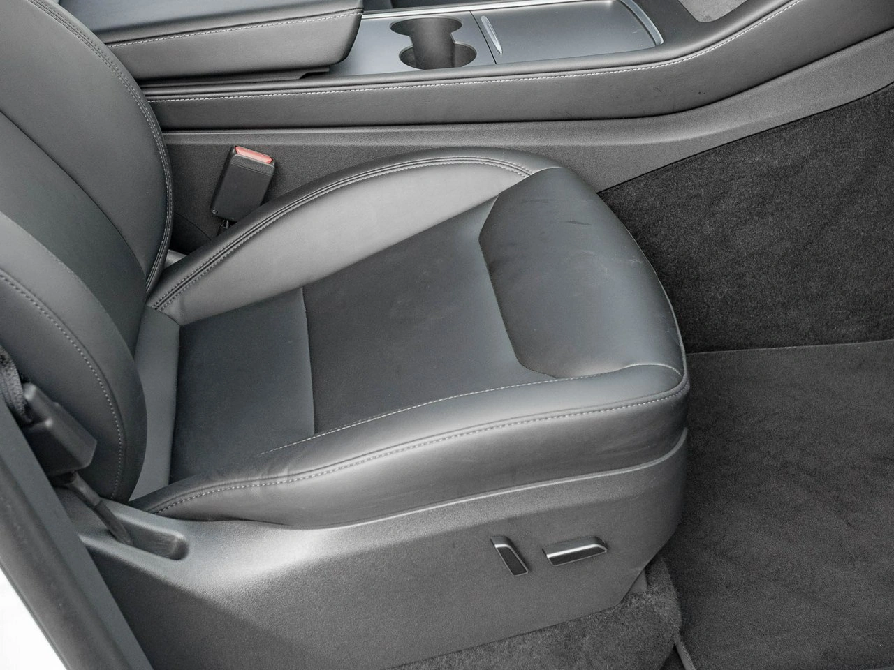 Tesla Y - Zdjęcie 26