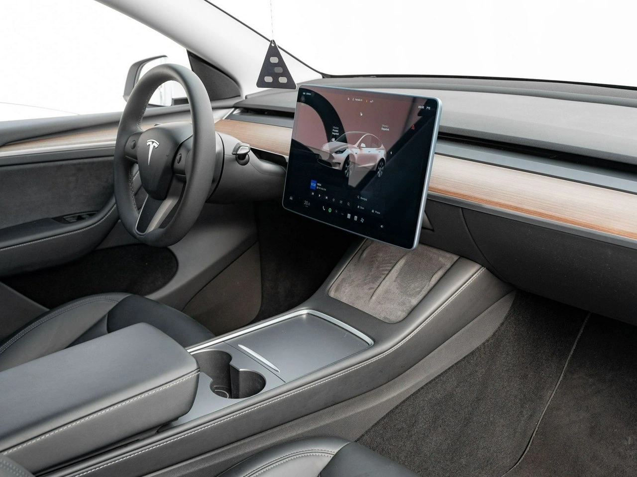 Tesla Y - Zdjęcie 28