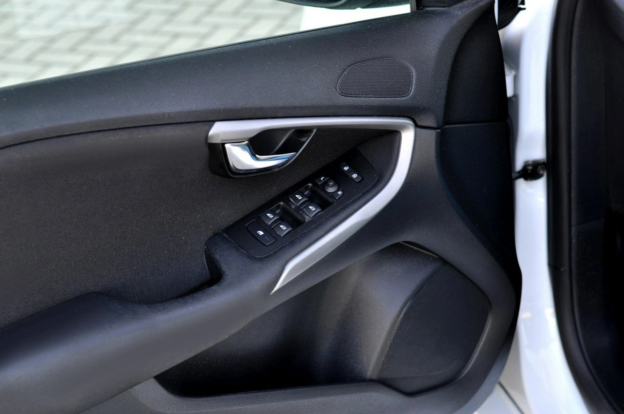 Volvo V40 - Zdjęcie 10