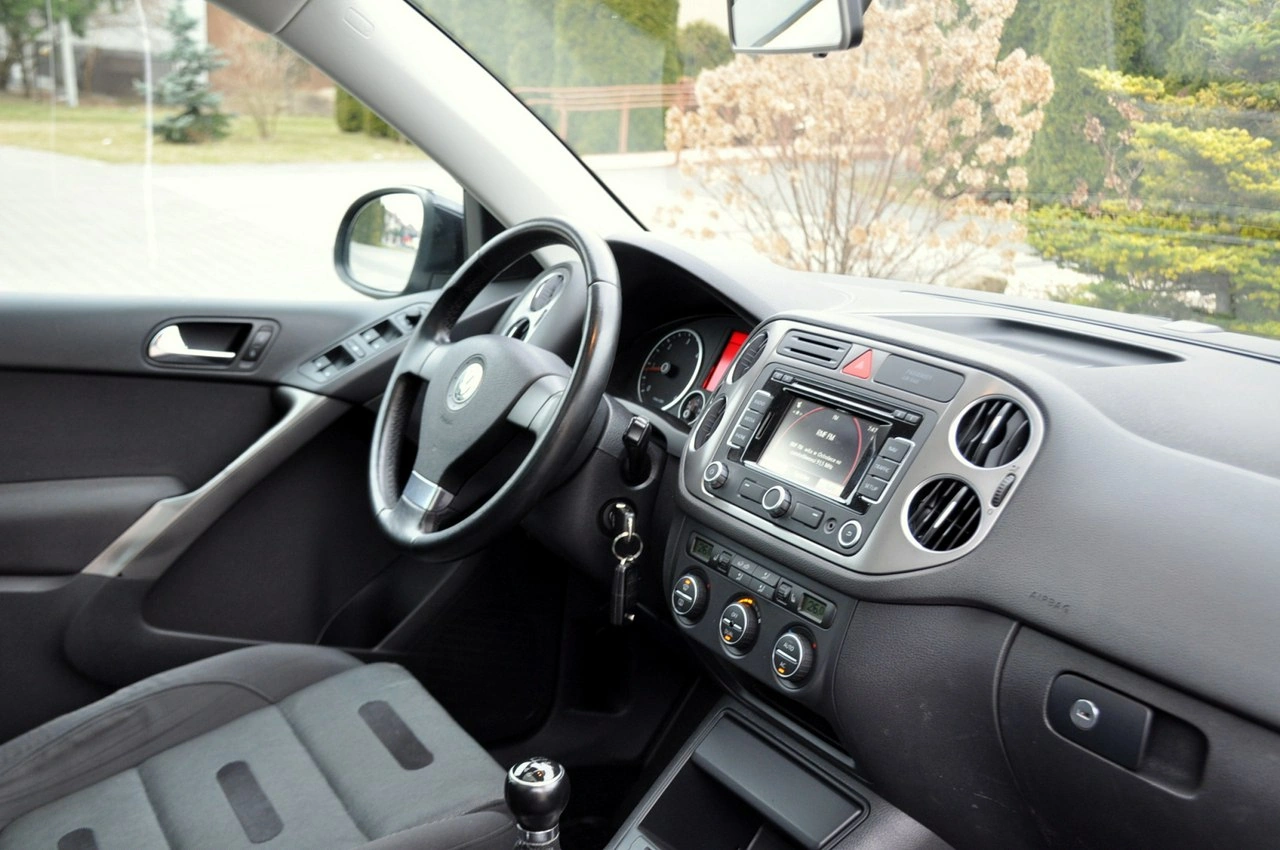 Volkswagen Tiguan - Zdjęcie 17