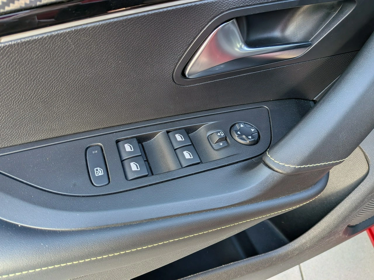 Peugeot 2008 - Zdjęcie 9