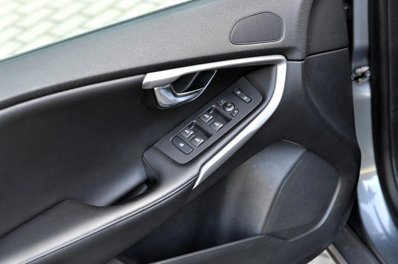 Volvo V40 - Zdjęcie 10