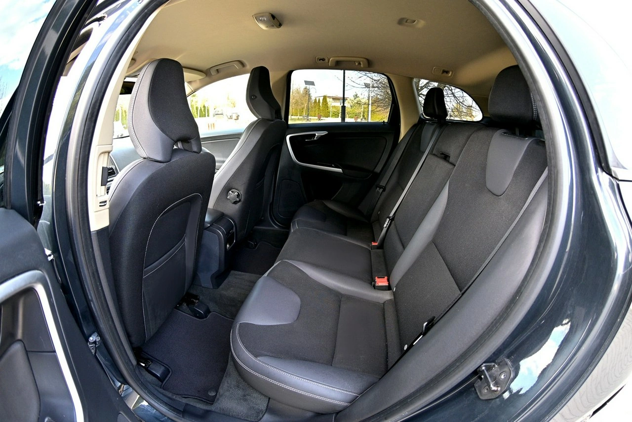 Volvo XC 60 - Zdjęcie 8
