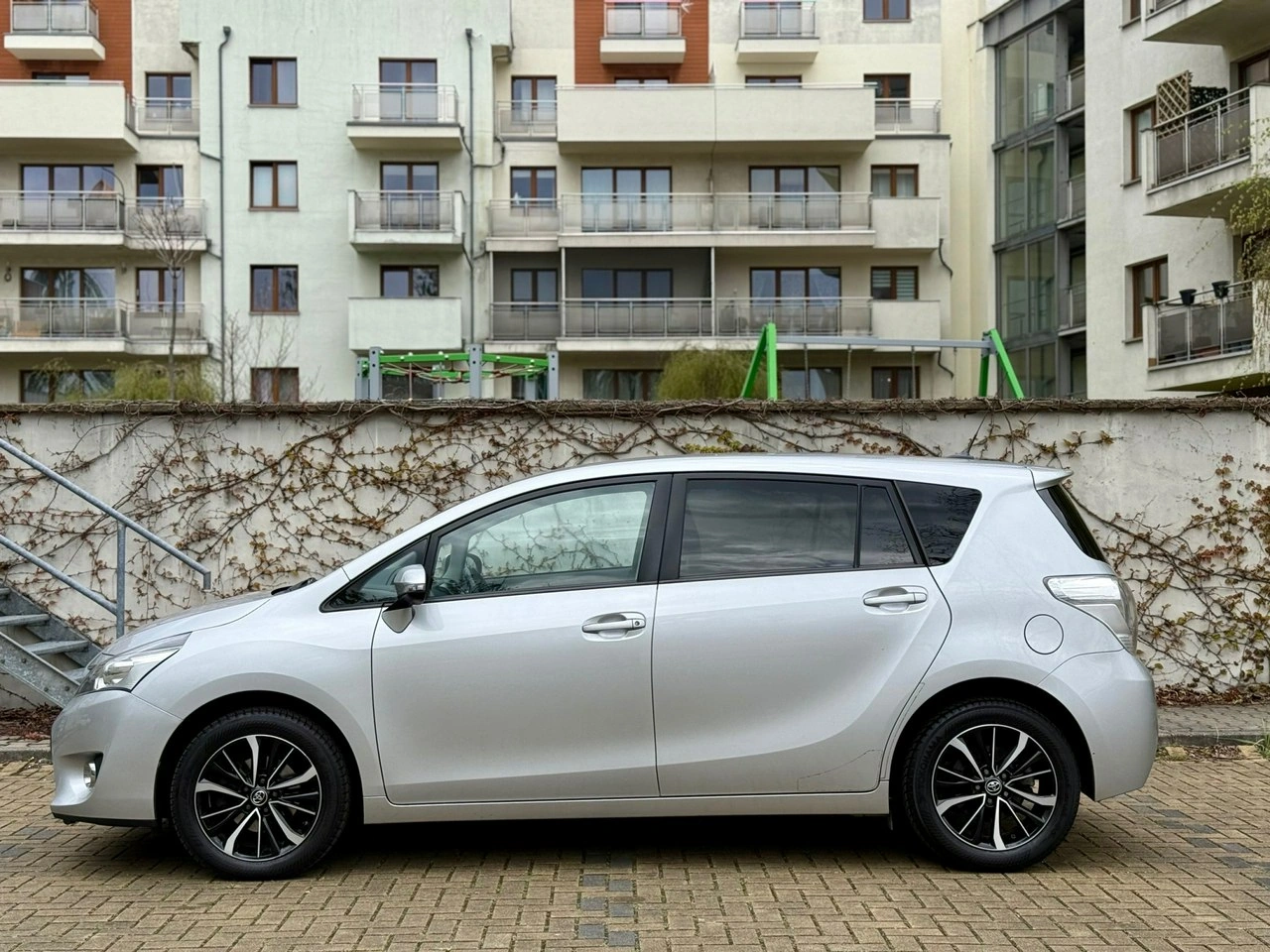 Toyota Verso - Zdjęcie 11
