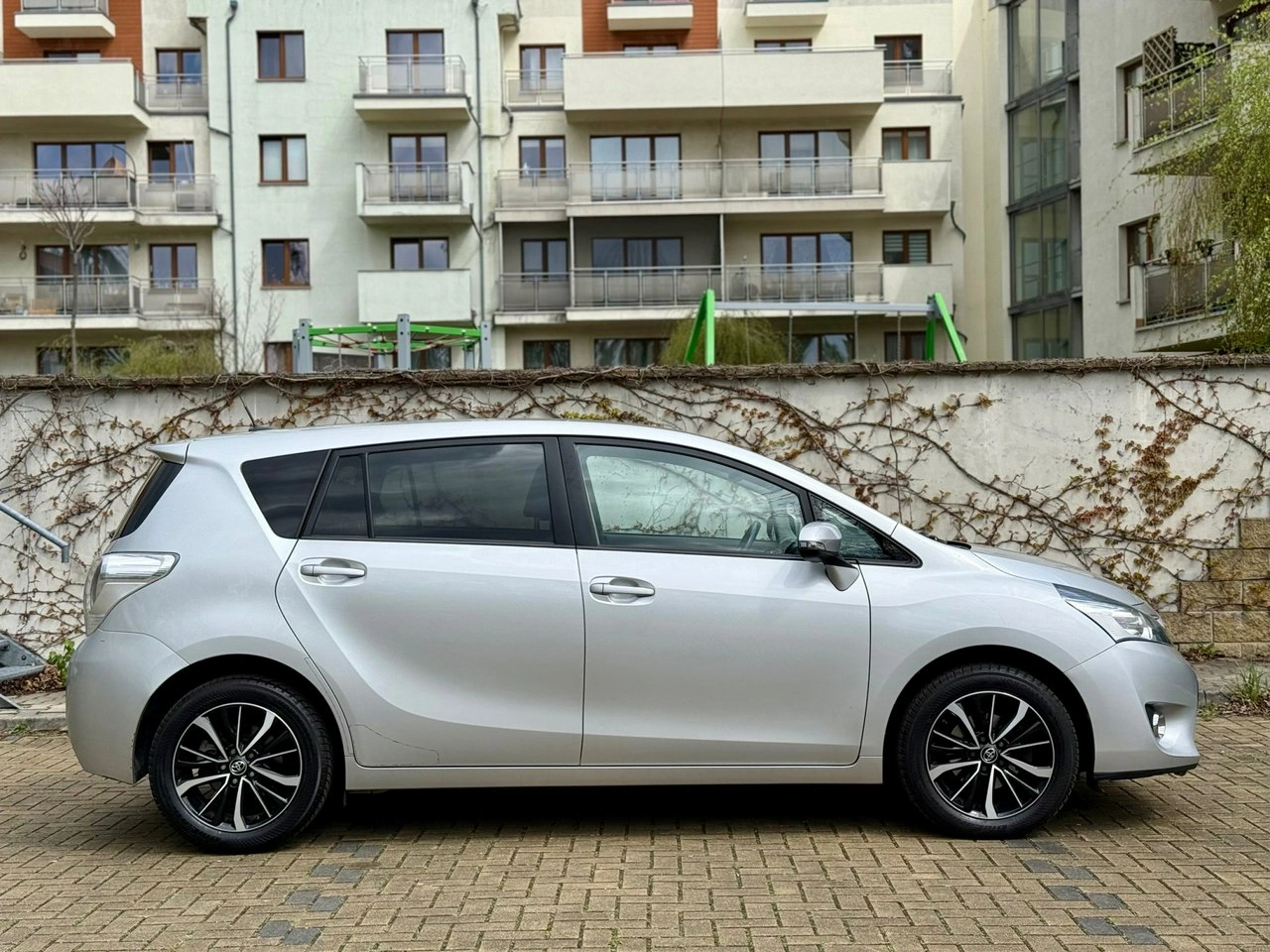 Toyota Verso - Zdjęcie 12