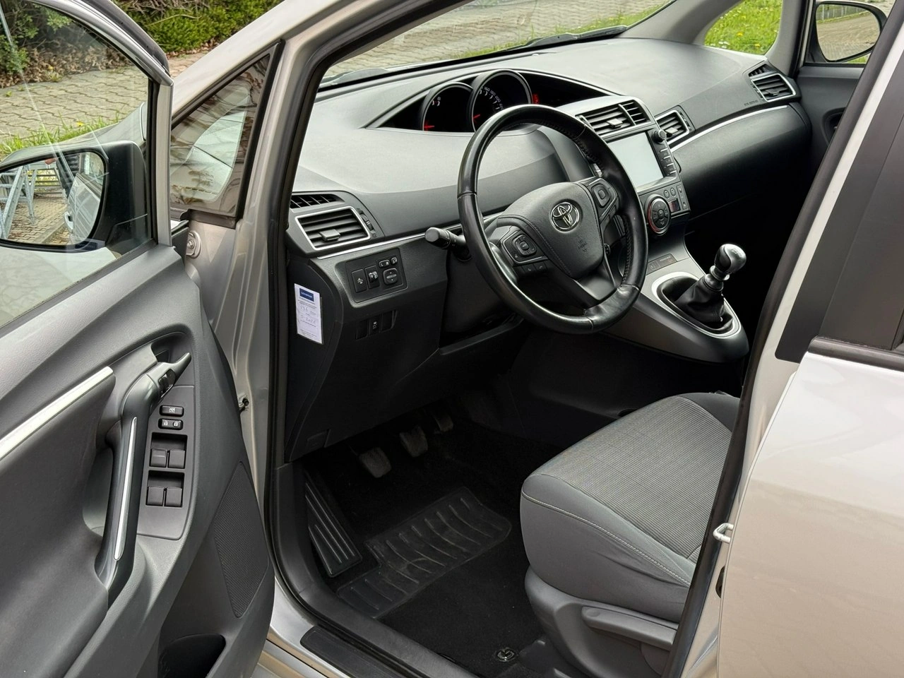 Toyota Verso - Zdjęcie 4