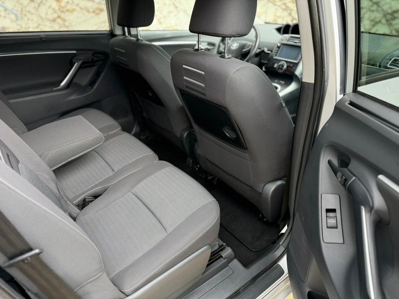 Toyota Verso - Zdjęcie 8