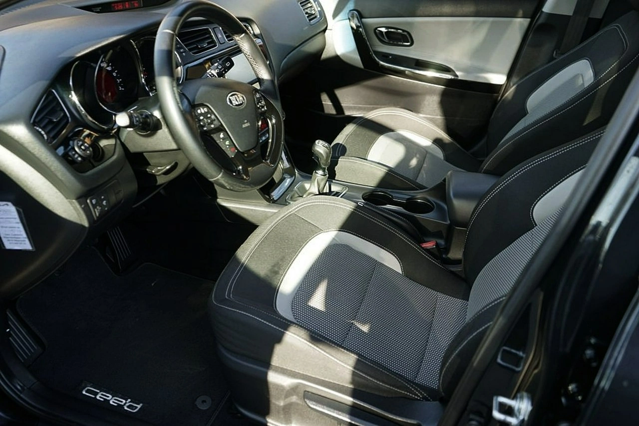 Kia Ceed - Zdjęcie 16