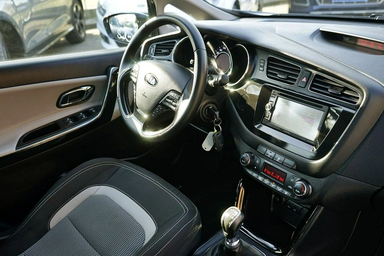 Kia Ceed - Zdjęcie 17