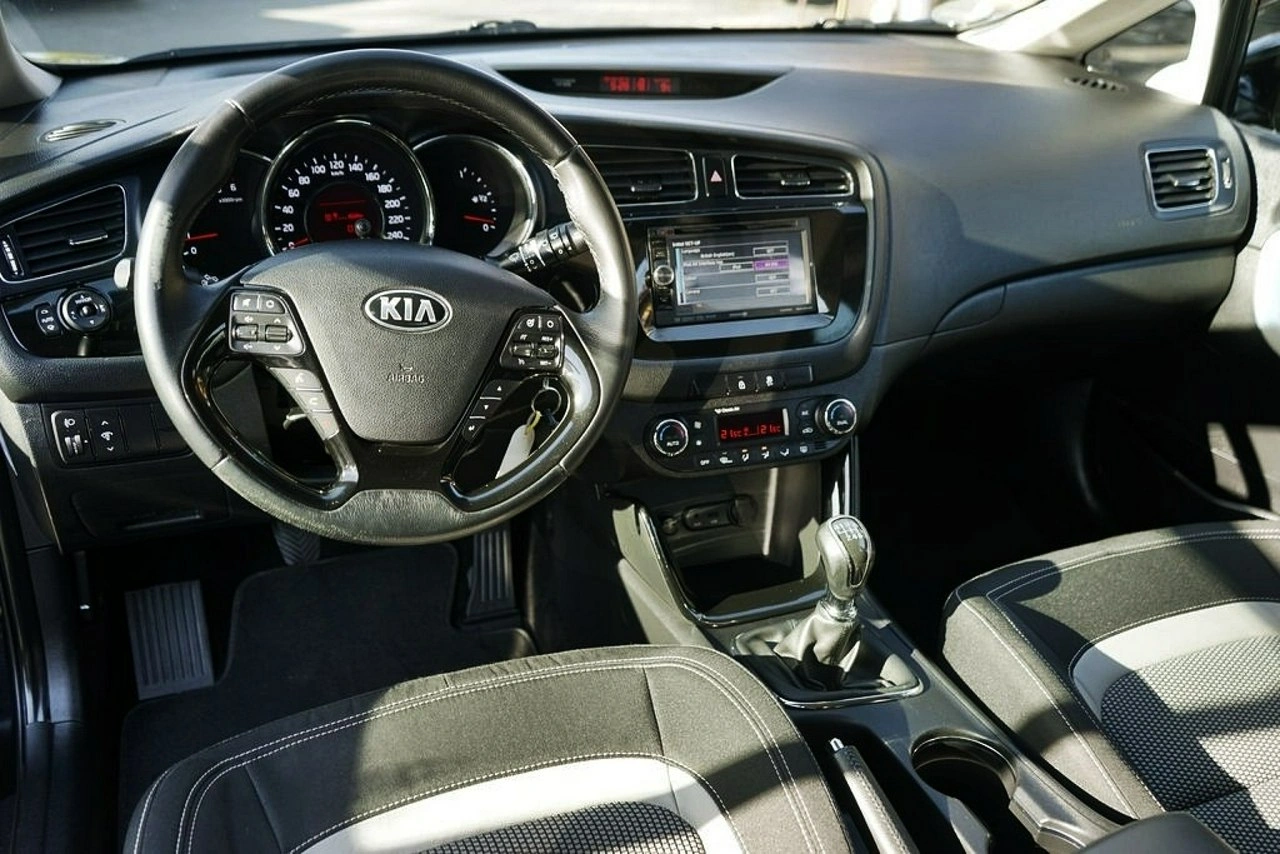 Kia Ceed - Zdjęcie 21