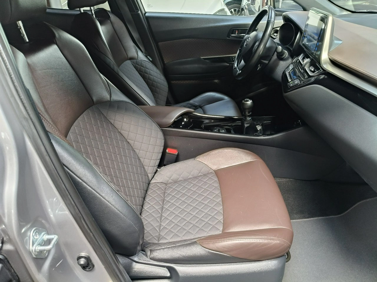 Toyota C-HR - Zdjęcie 16