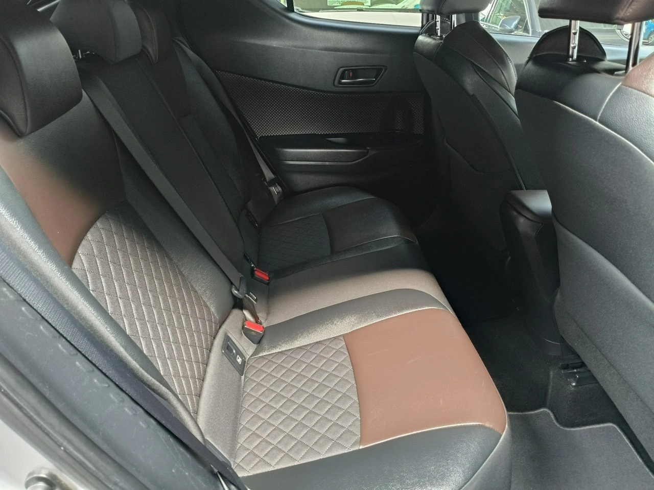 Toyota C-HR - Zdjęcie 17