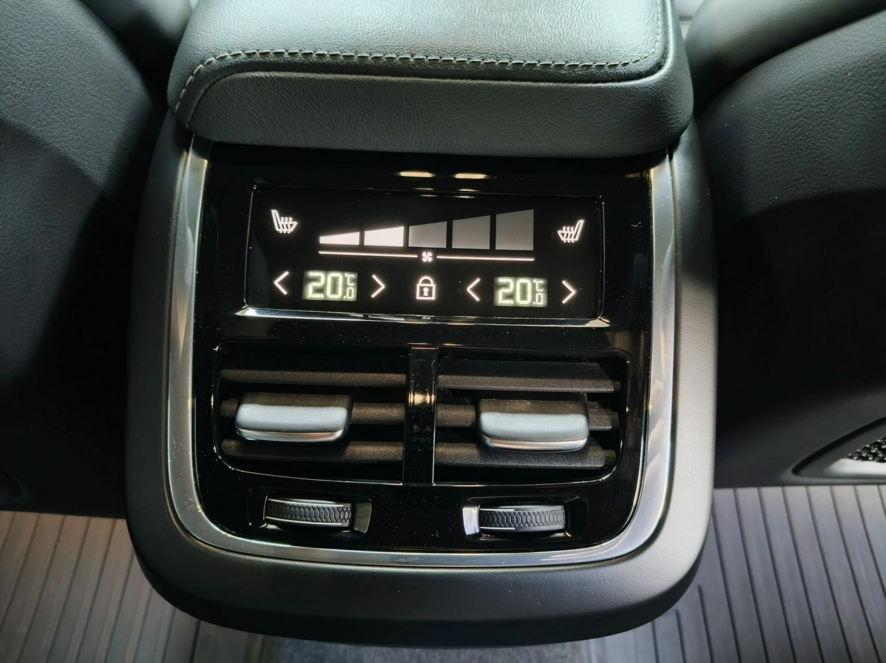 Volvo XC 60 - Zdjęcie 35