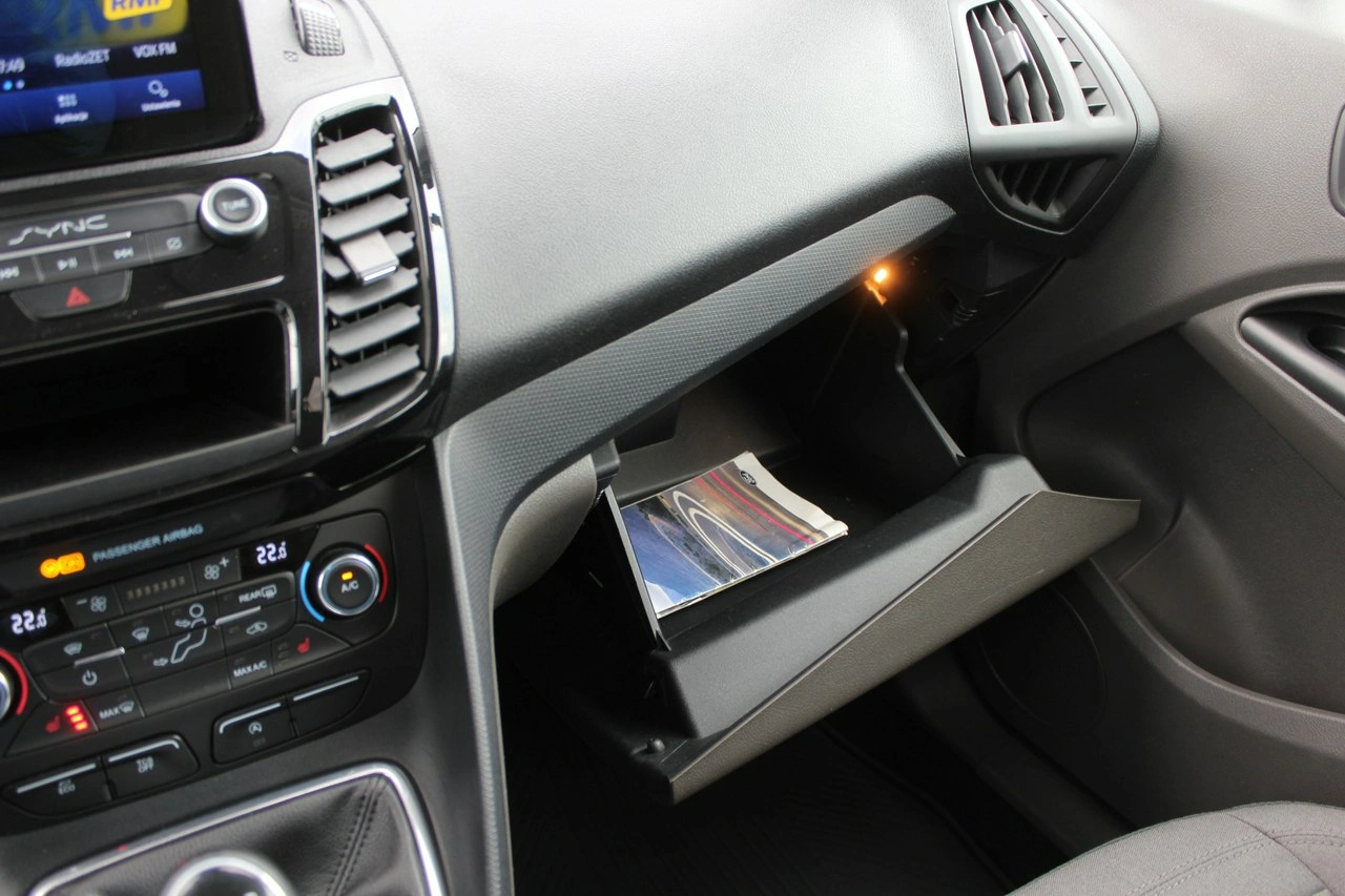 Ford Tourneo Connect - Zdjęcie 27