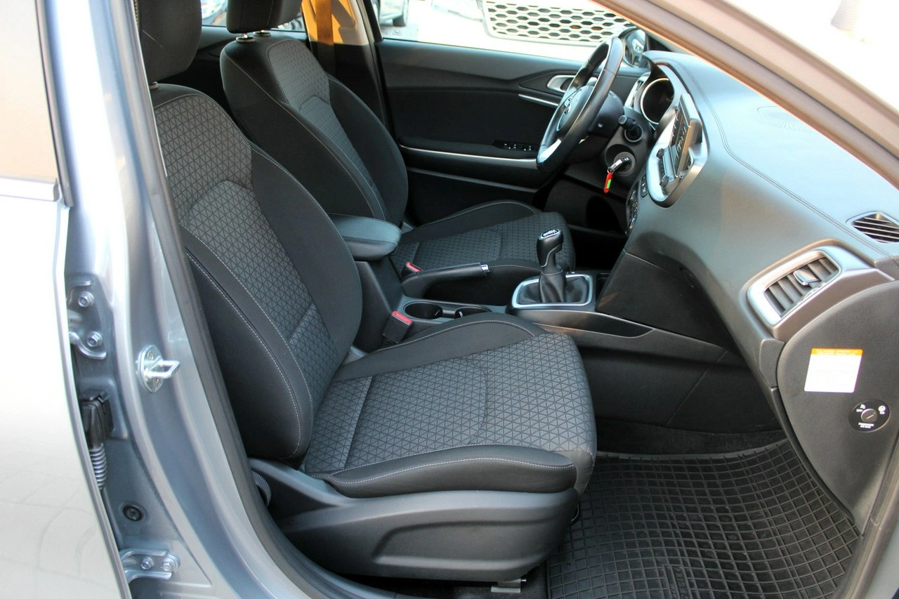 Kia Ceed - Zdjęcie 8