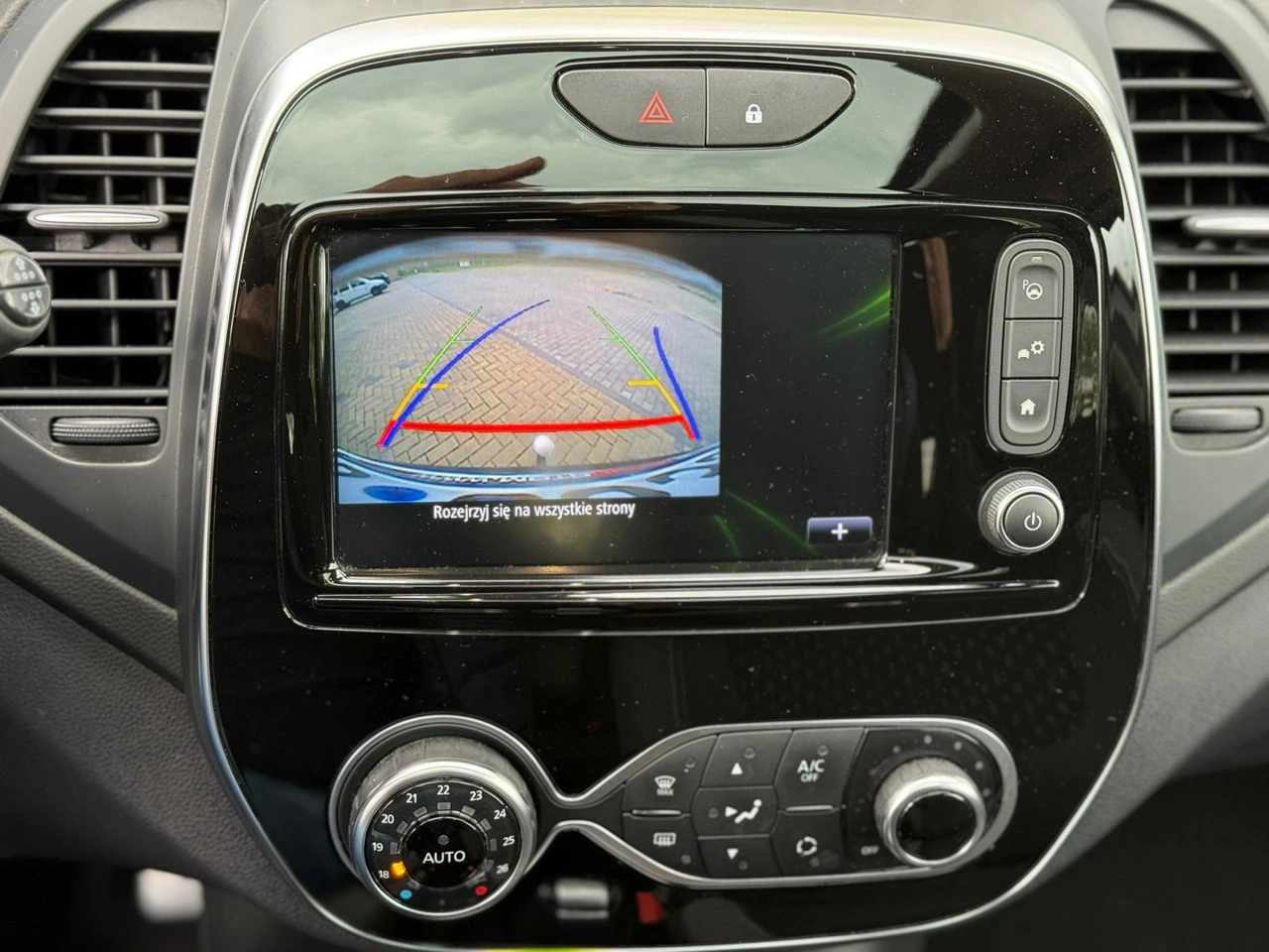 Renault Captur - Zdjęcie 22