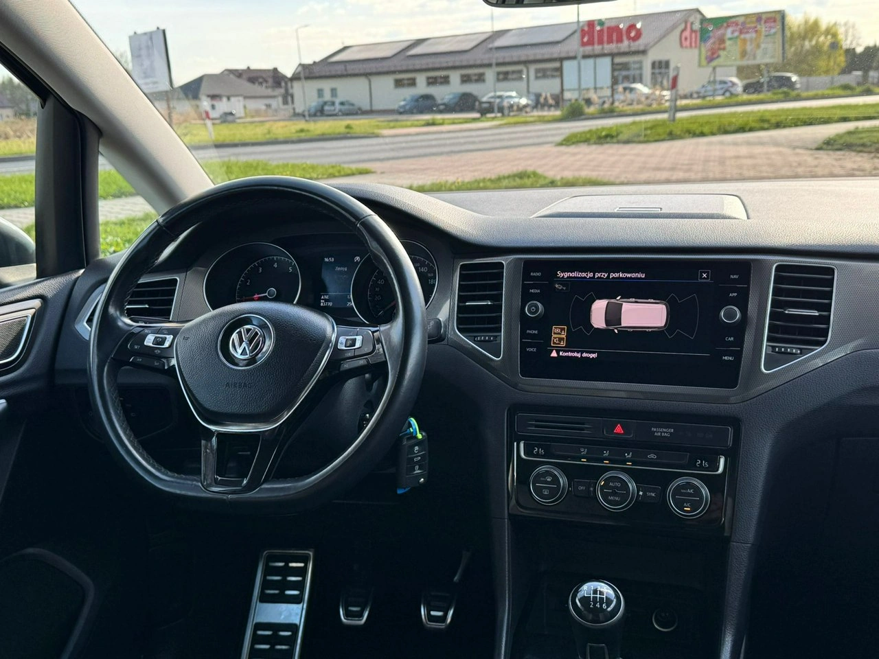 Volkswagen Golf Sportsvan - Zdjęcie 18