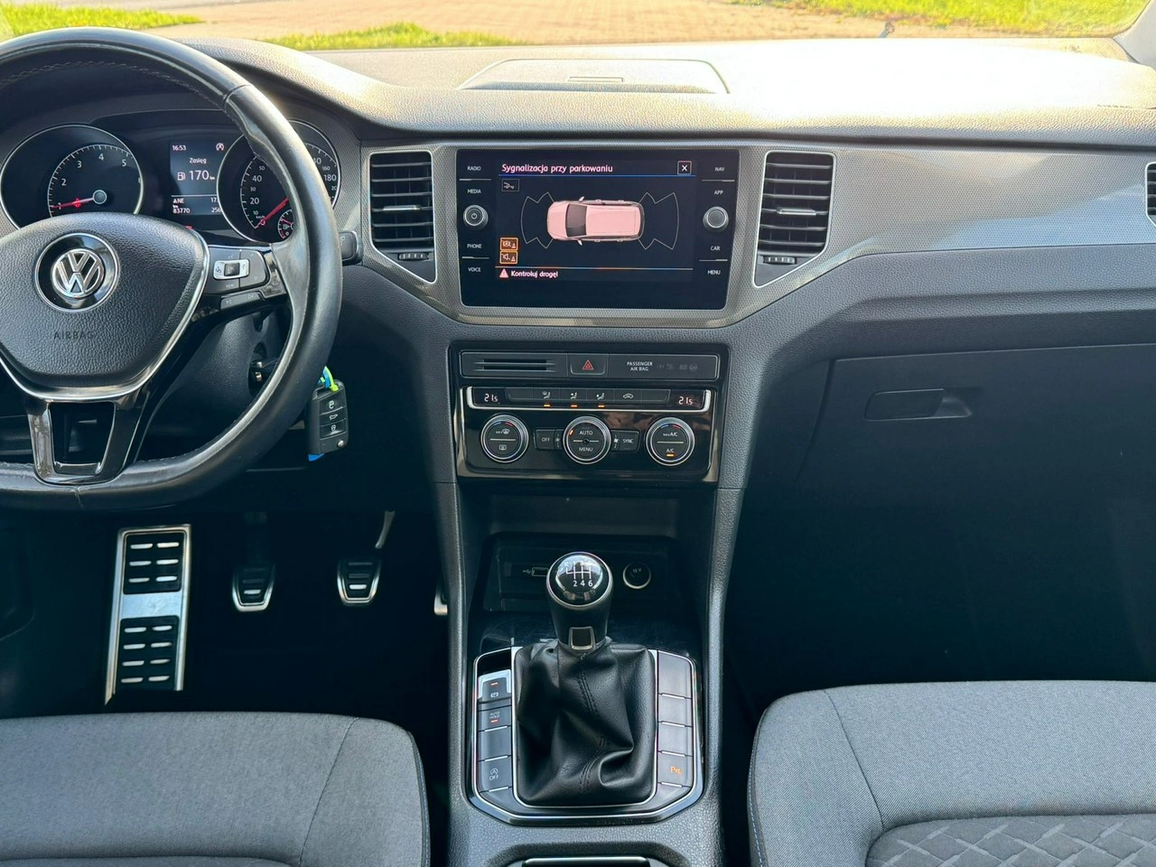 Volkswagen Golf Sportsvan - Zdjęcie 20