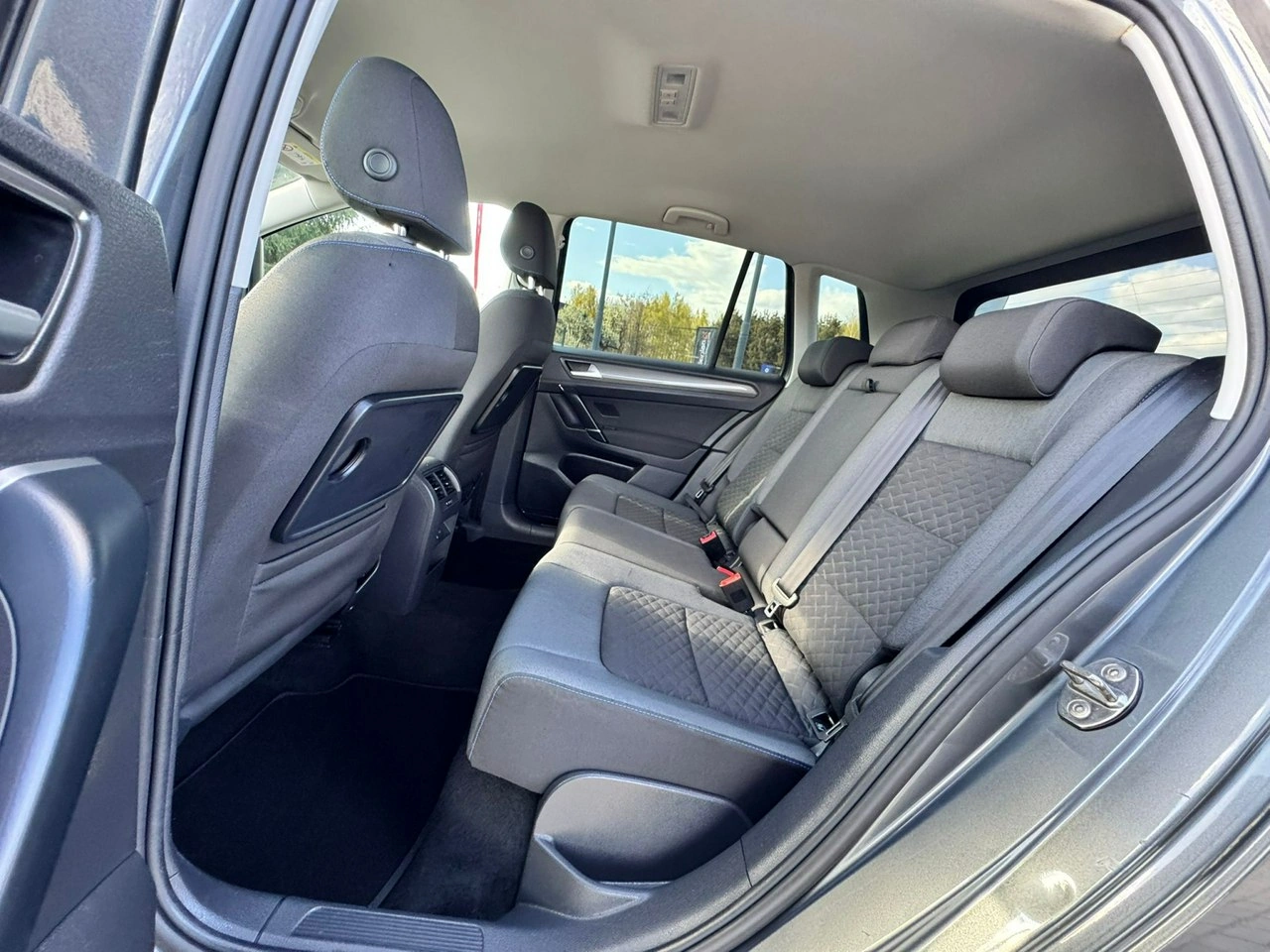 Volkswagen Golf Sportsvan - Zdjęcie 23