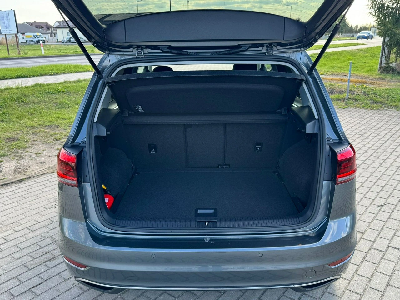 Volkswagen Golf Sportsvan - Zdjęcie 25