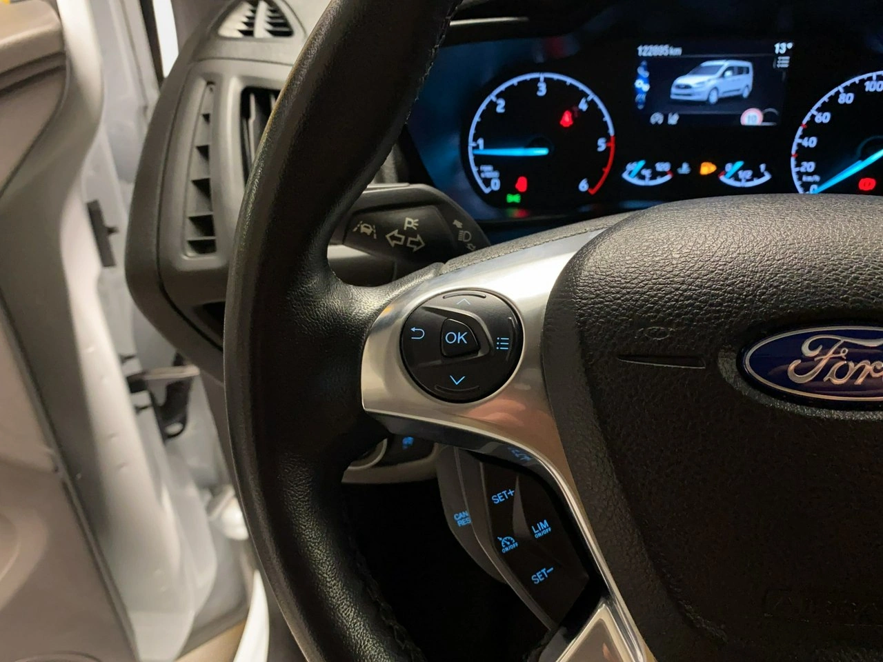 Ford Tourneo Connect - Zdjęcie 22