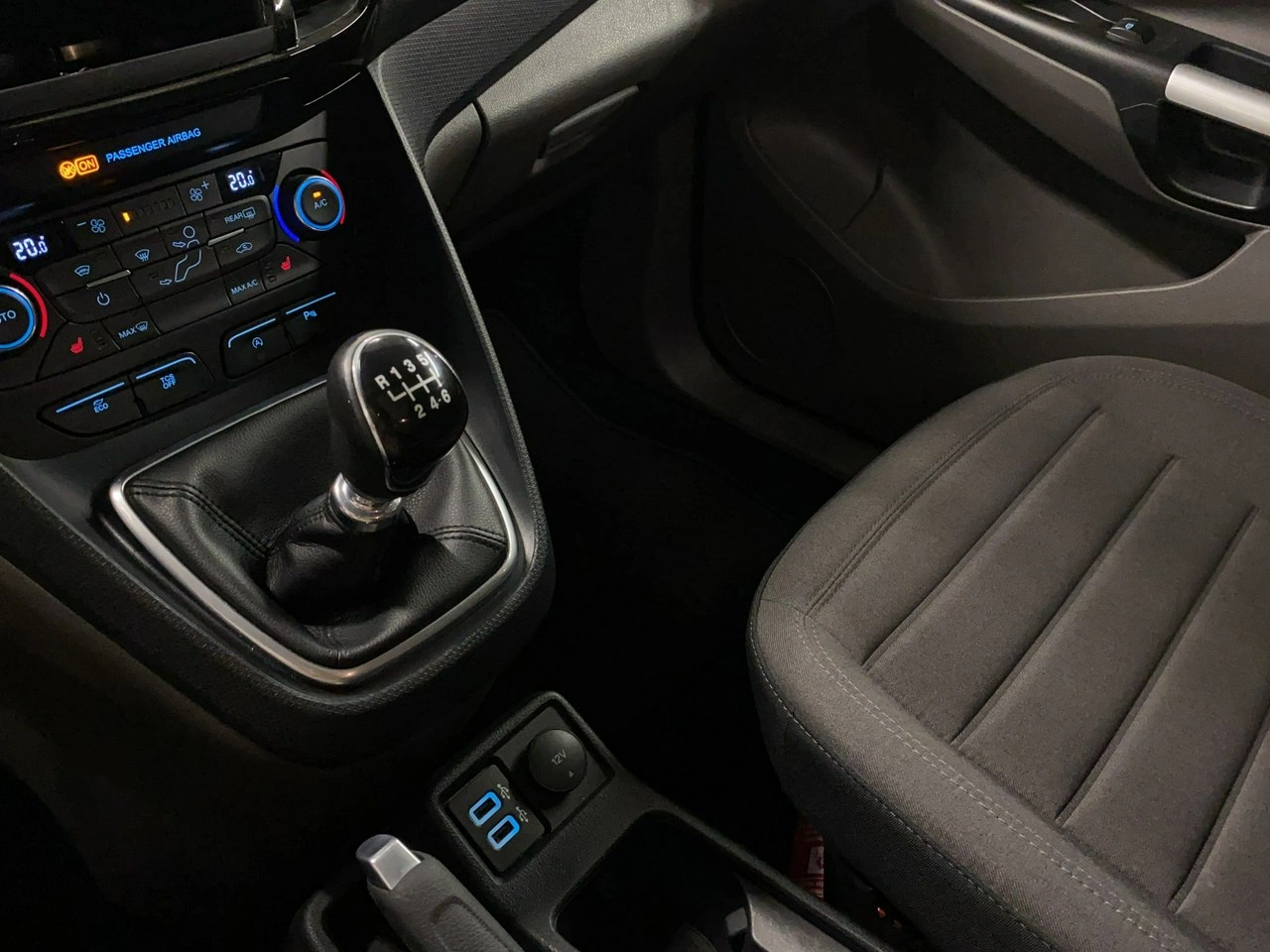 Ford Tourneo Connect - Zdjęcie 35