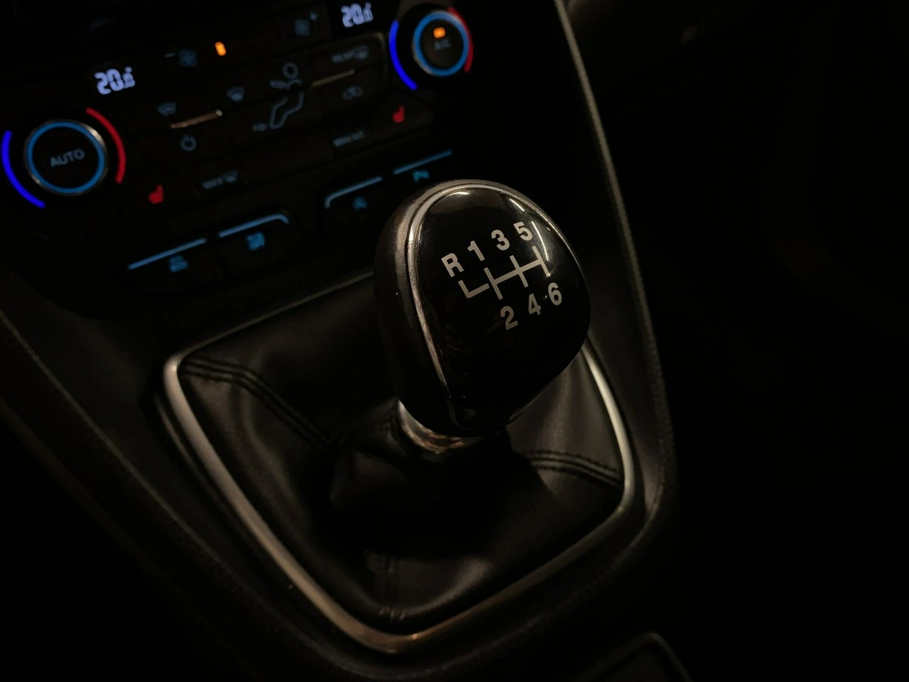 Ford Tourneo Connect - Zdjęcie 36