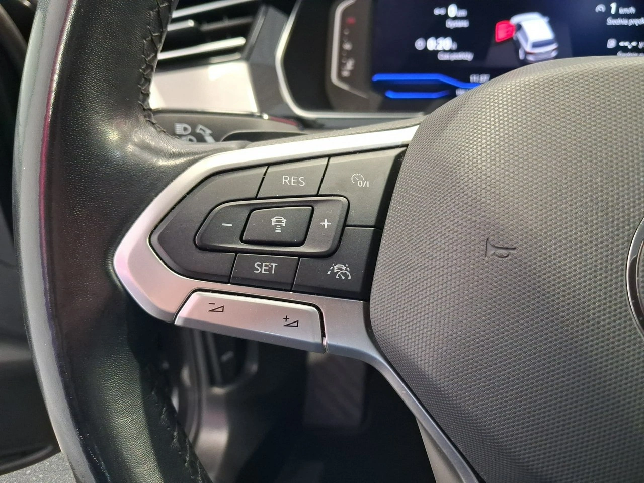 Volkswagen Passat Variant - Zdjęcie 14