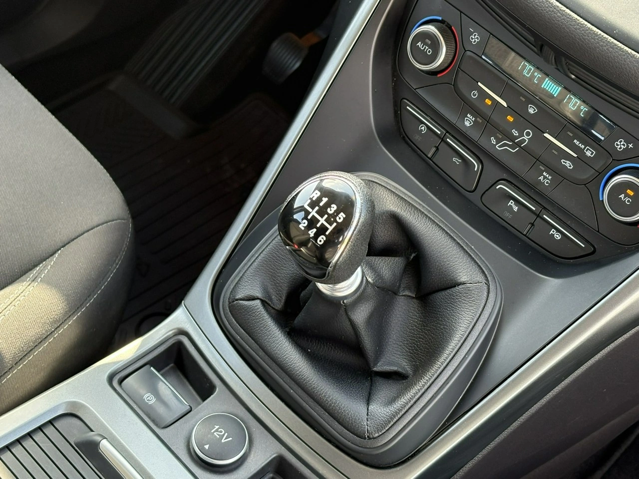 Ford Kuga - Zdjęcie 18