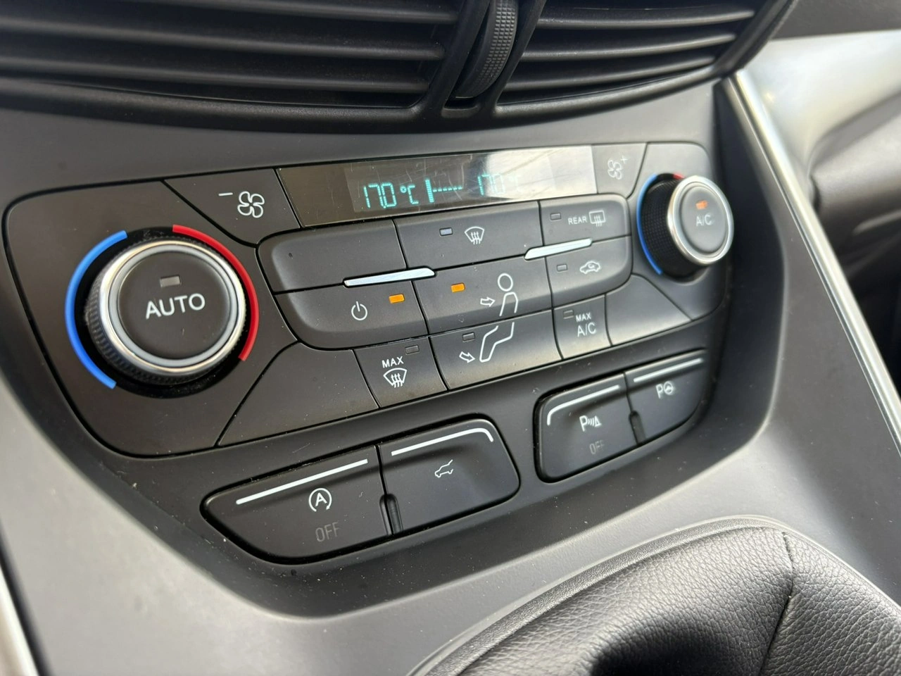 Ford Kuga - Zdjęcie 25