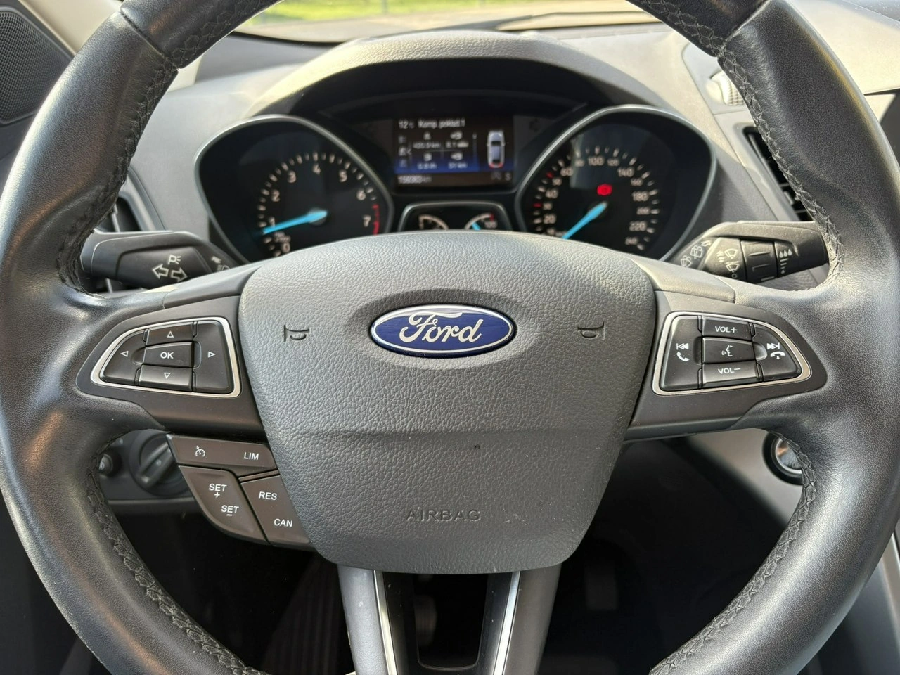 Ford Kuga - Zdjęcie 28